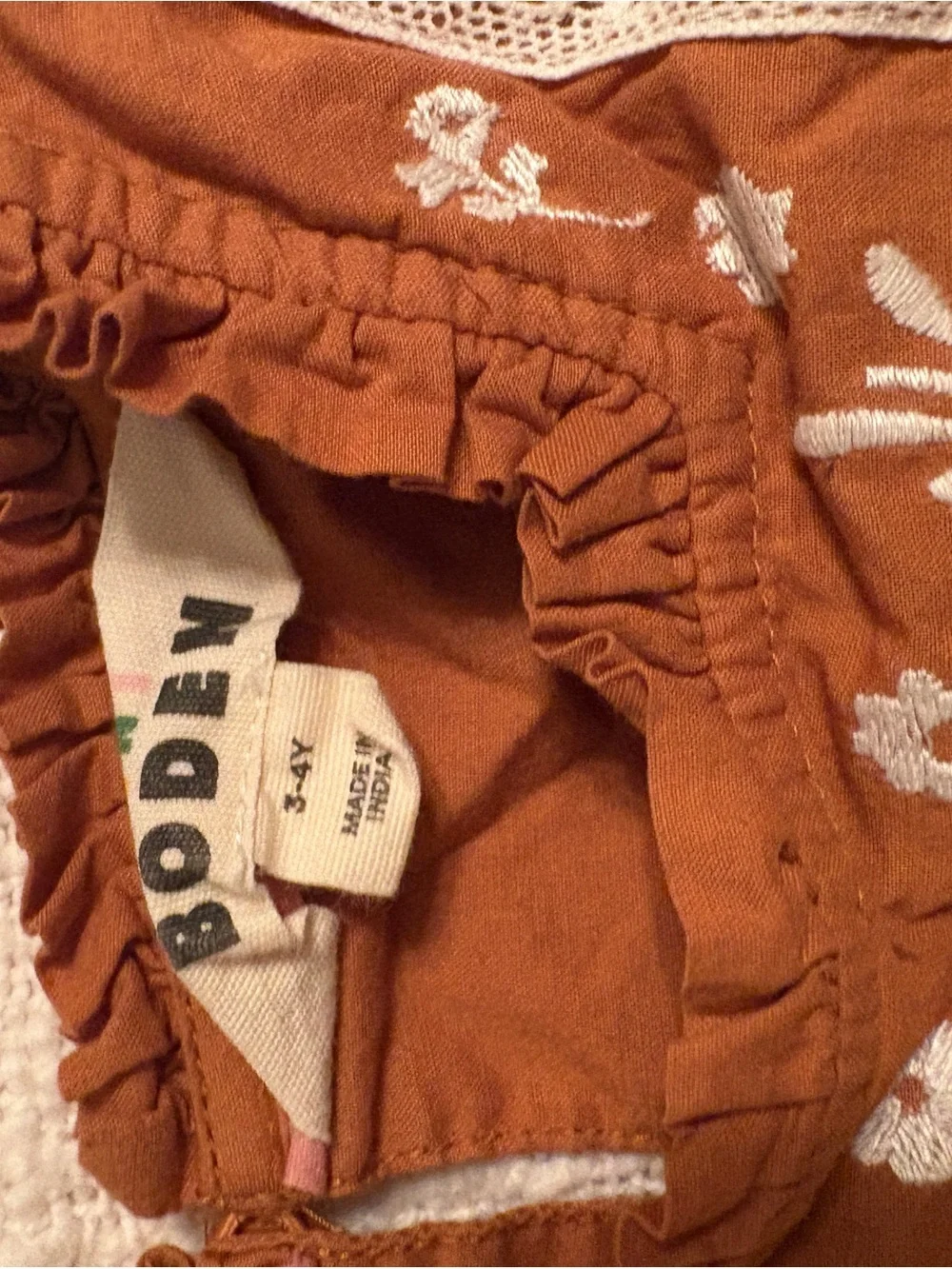 Mini Boden Girl’s Rust Embroidered Peasant Top with Lace Trim size 3-4